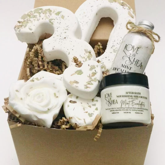 30 Birthday Gift , Bath bomb spa gift set includes Celebrate her 30th birthday in style with a luxurious spa gift set! This set comes with 4 essential spa items to help them relax and pamper their skin. It includes a set of 3 bath bombs with nourishing essential oils and natural ingredients that will leave their skin feeling soft and moisturized. They’ll also enjoy a jar of fragrant bath salts that can help to relieve muscle tension, reduce stress, and promote a sense of relaxation. Along with the bath bomb