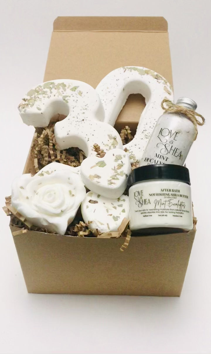 30 Birthday Gift , Bath bomb spa gift set includes Celebrate her 30th birthday in style with a luxurious spa gift set! This set comes with 4 essential spa items to help them relax and pamper their skin. It includes a set of 3 bath bombs with nourishing essential oils and natural ingredients that will leave their skin feeling soft and moisturized. They’ll also enjoy a jar of fragrant bath salts that can help to relieve muscle tension, reduce stress, and promote a sense of relaxation. Along with the bath bomb